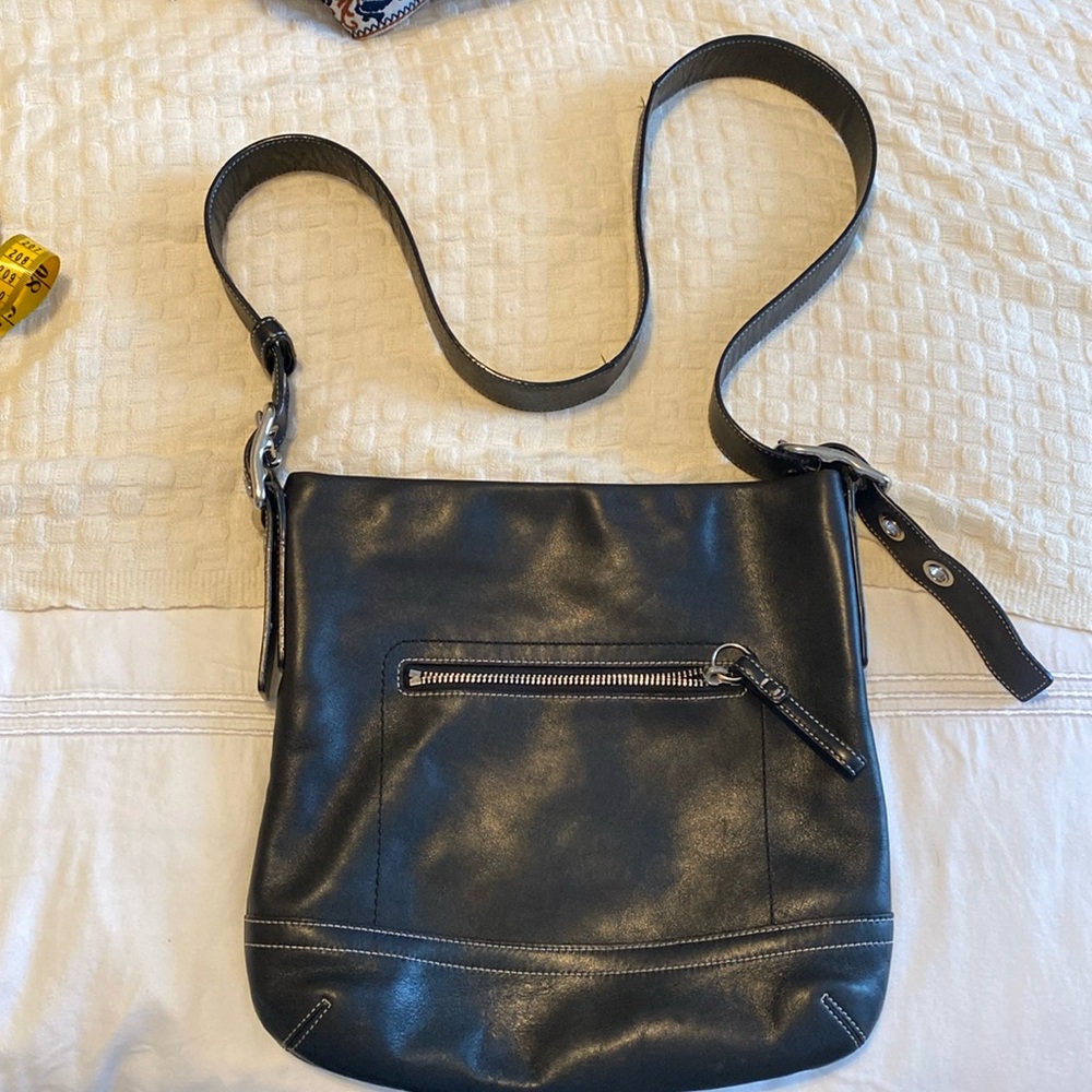 Beautiful smooth leather coach crossbody small messenger
